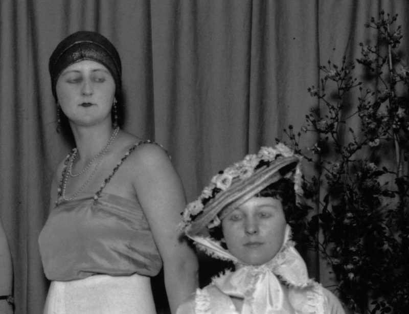 Illustration for article titled If Looks Could Kill, the Woman on the Right Would Be Dead as a DoornailÂ
